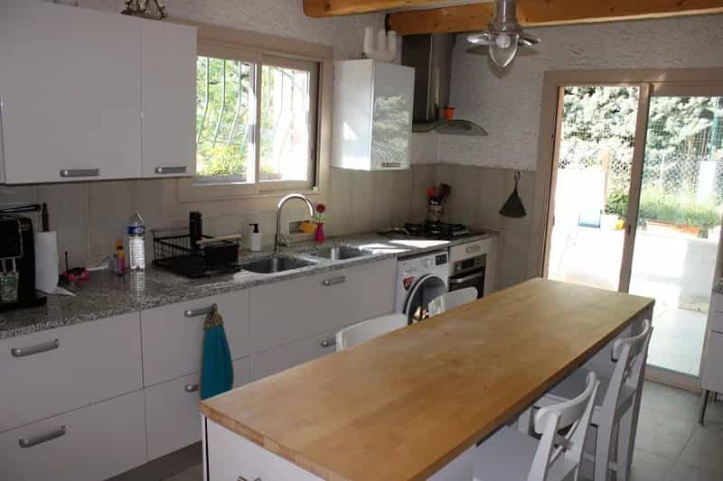 Talo sisään Rocbaron, Provence-Alpes-Cote d'Azur 11885518
