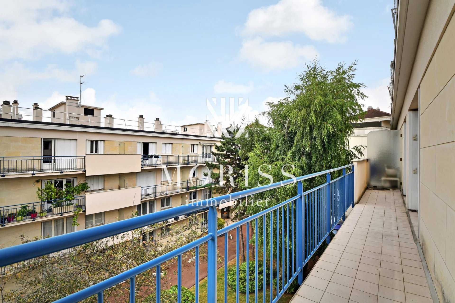 Condominium in Le Perreux-sur-Marne, Val-de-Marne 11885562