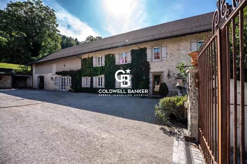 House in Presilly, Auvergne-Rhone-Alpes 11885572