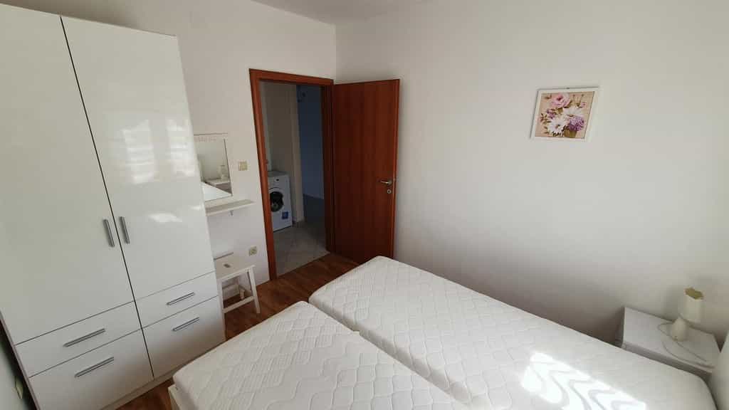 Condominium in Arbanija, Split-Dalmatia County 11885711