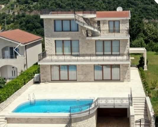 Useita taloja sisään Herceg Novi, Herceg Novi 11885951