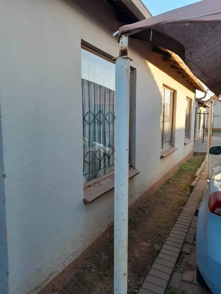 жилой дом в Olifantsfontein, Gauteng 11885959