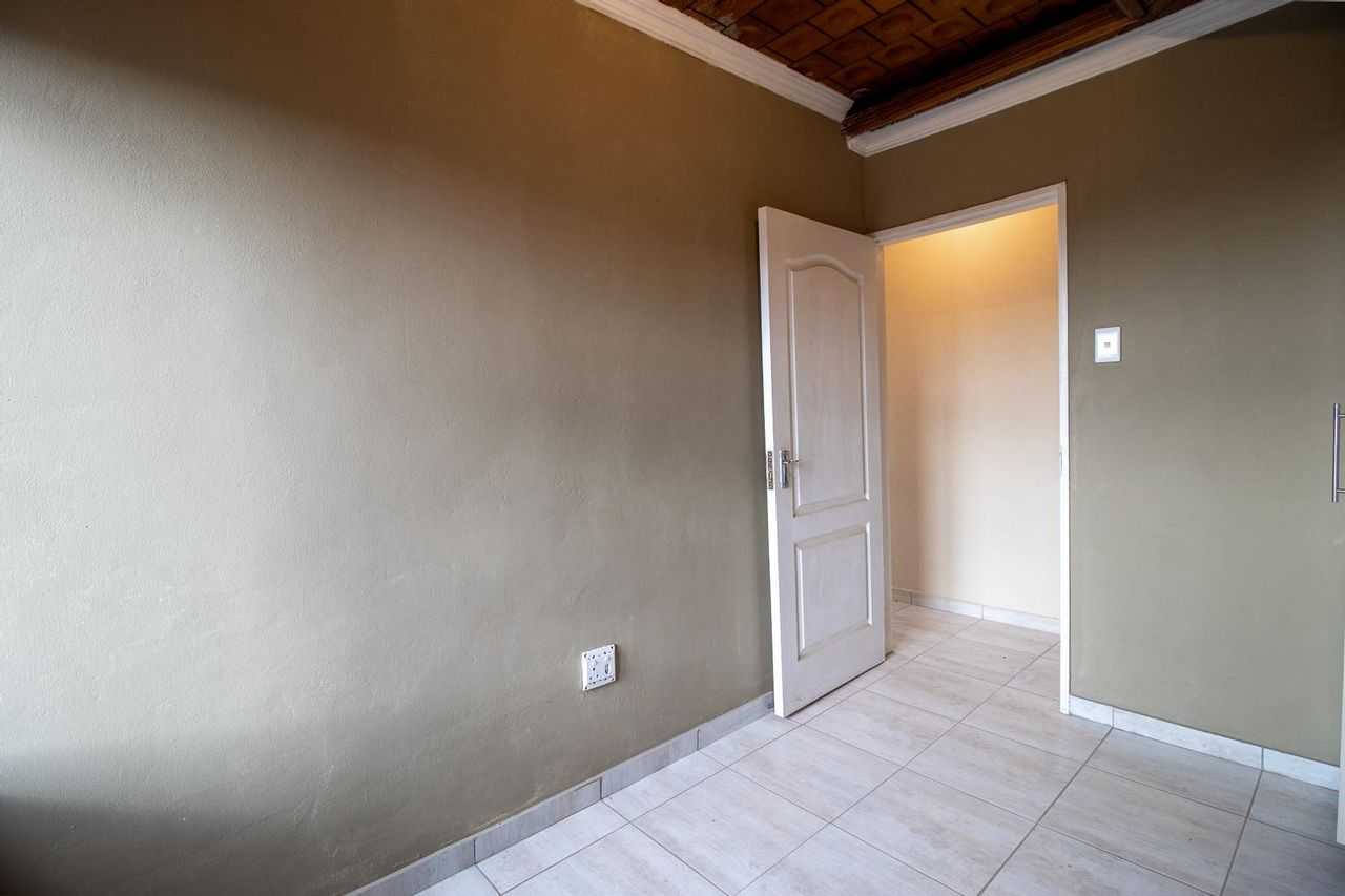 House in Soweto, Gauteng 11885966