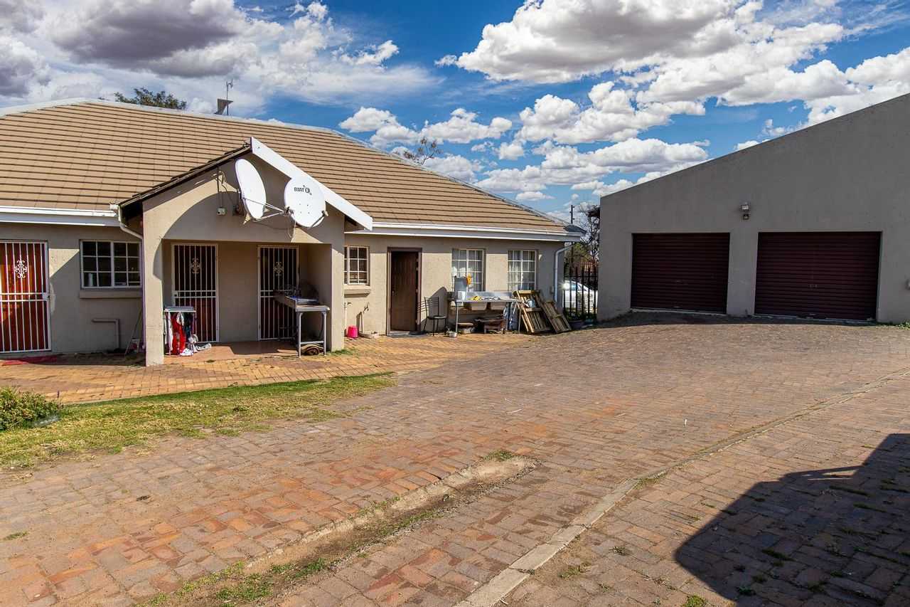 House in Midrand, Gauteng 11886017