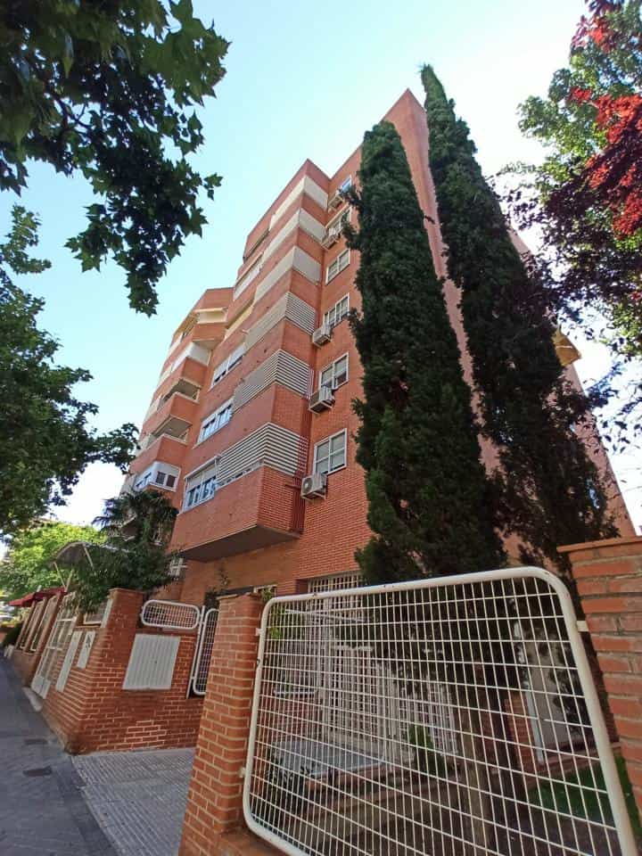 Condominium in Madrid, Comunidad de Madrid 11886026