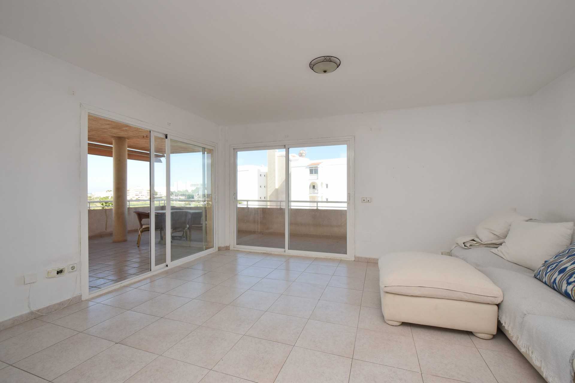 Condominium in Santa Eulalia del Rio, Balearic Islands 11886078