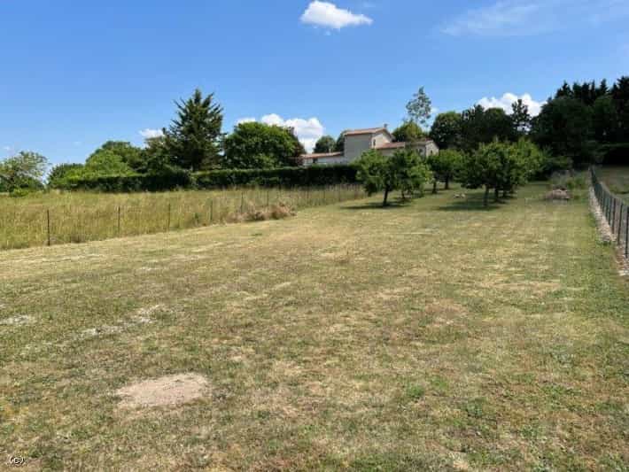House in Tusson, Nouvelle-Aquitaine 11886865