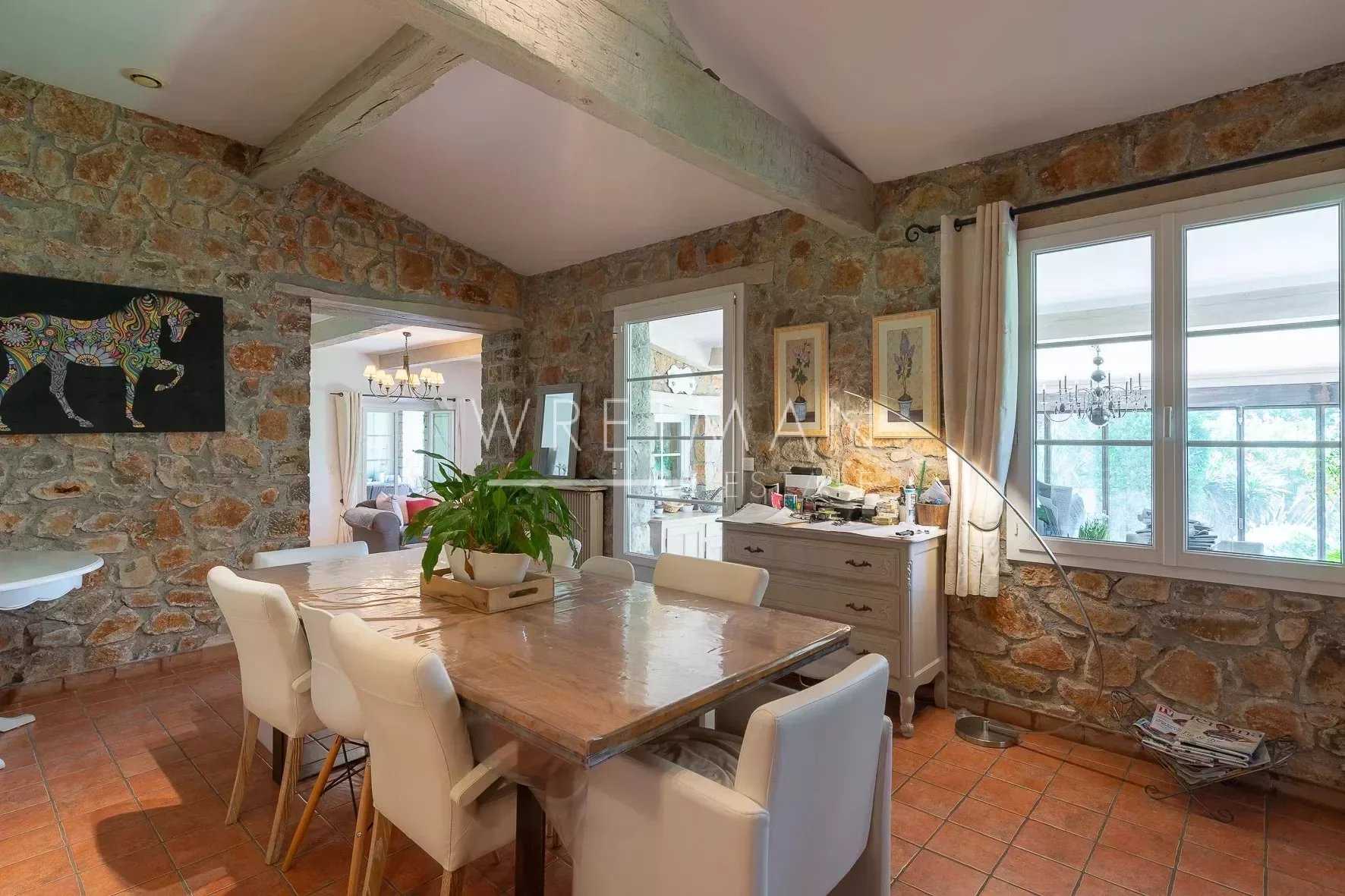 Huis in La Motte, Provence-Alpes-Côte d'Azur 11888338