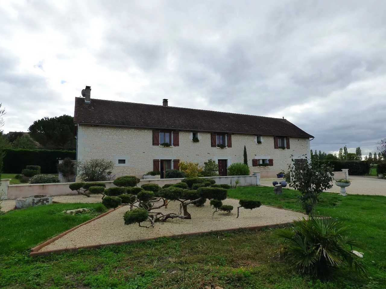 Hus i Chatellerault, Nouvelle-Aquitaine 11888369