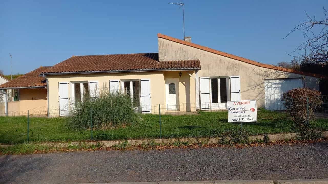 House in Neuville-de-Poitou, Nouvelle-Aquitaine 11888372