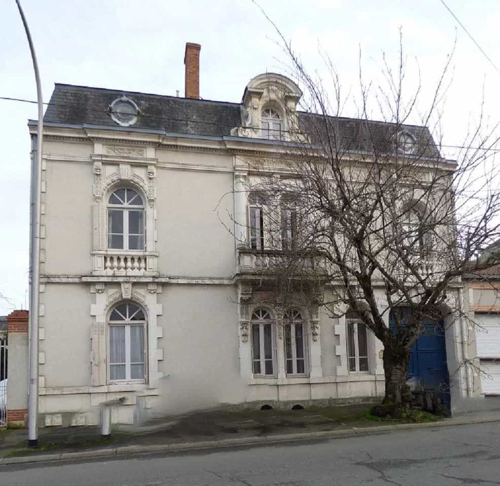 집 에 Thouars, Nouvelle-Aquitaine 11888375