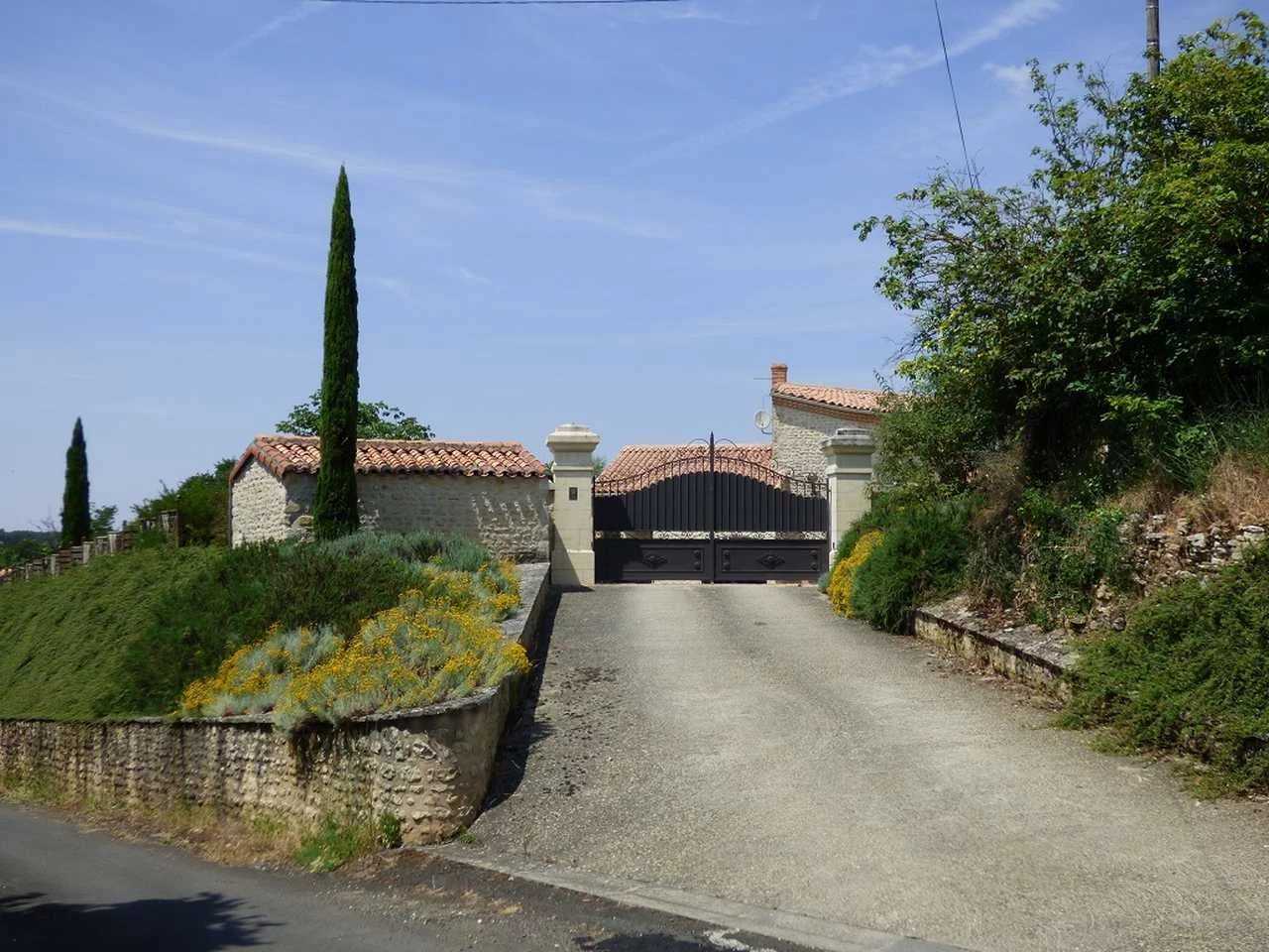 House in Bressuire, Nouvelle-Aquitaine 11888392