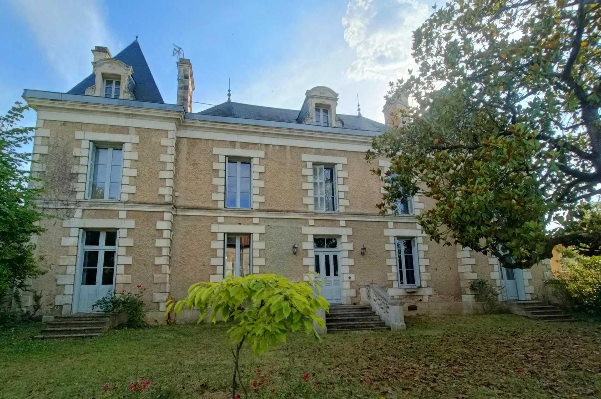 House in Poitiers, Nouvelle-Aquitaine 11888398