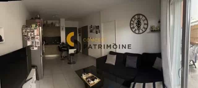 Eigentumswohnung im Carros, Provence-Alpes-Côte d'Azur 11888450