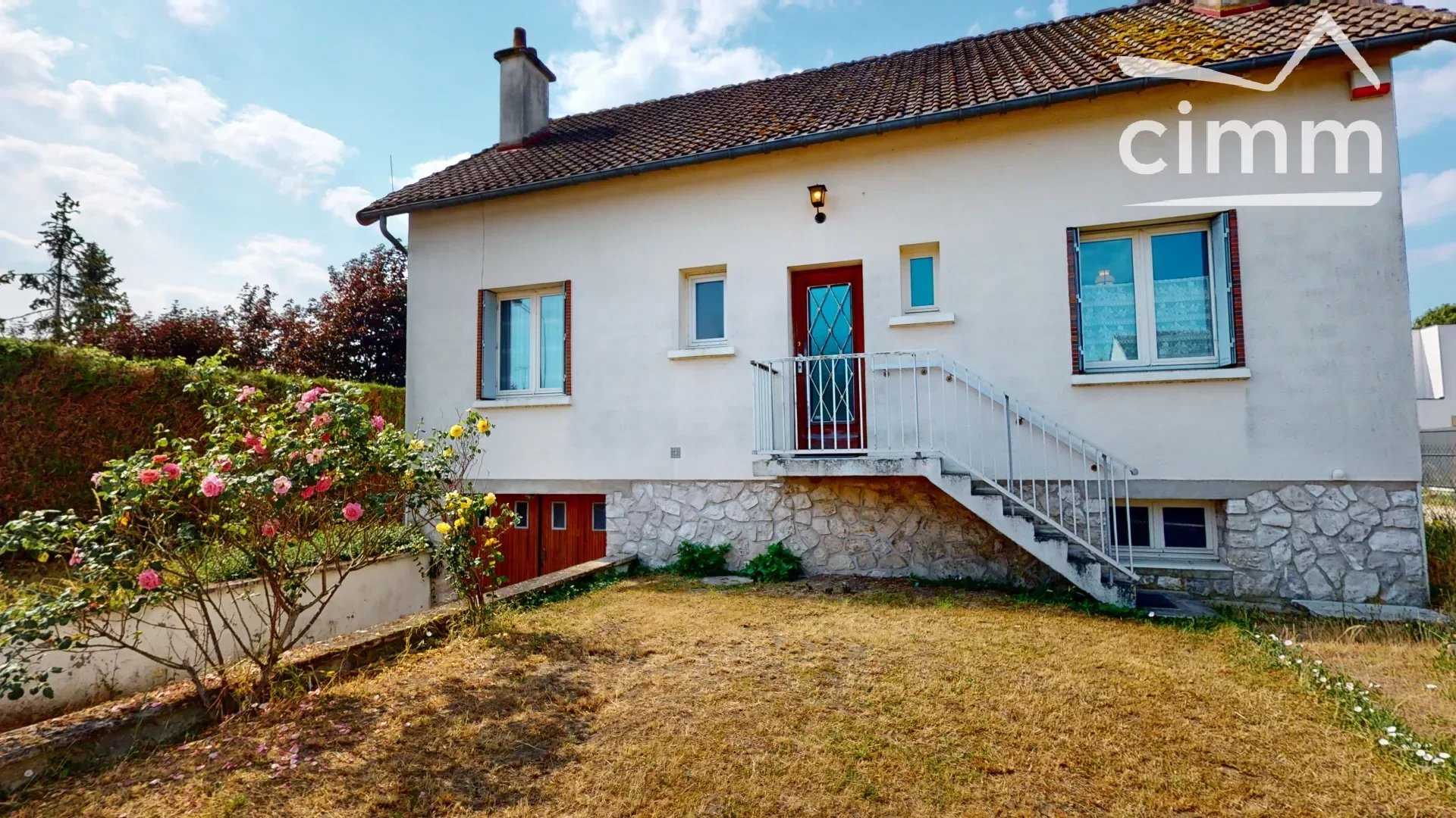 House in Olivet, Centre-Val de Loire 11888602