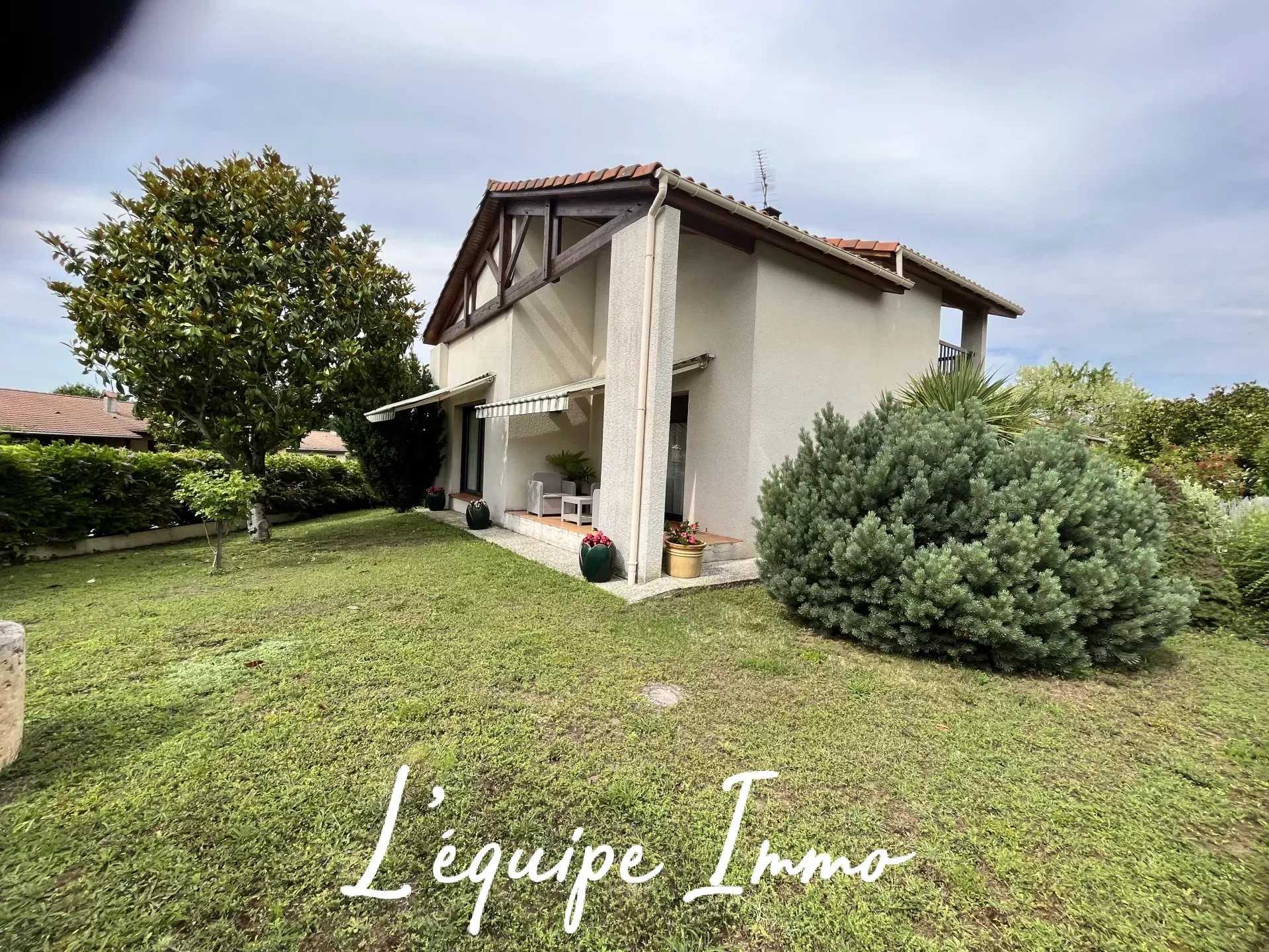 House in L'Isle-Jourdain, Occitanie 11888603