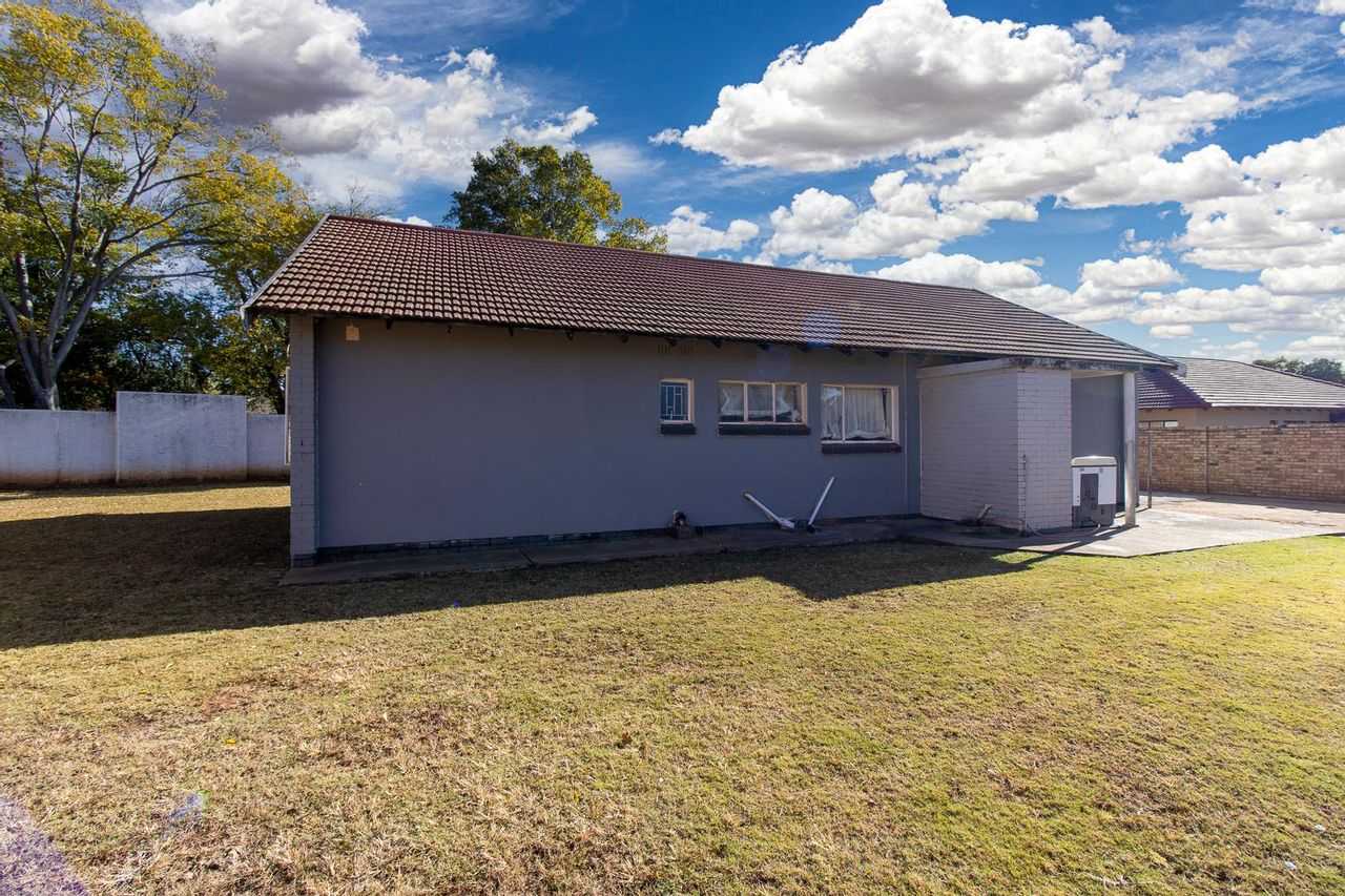 بيت في Stilfontein, North West 11888781