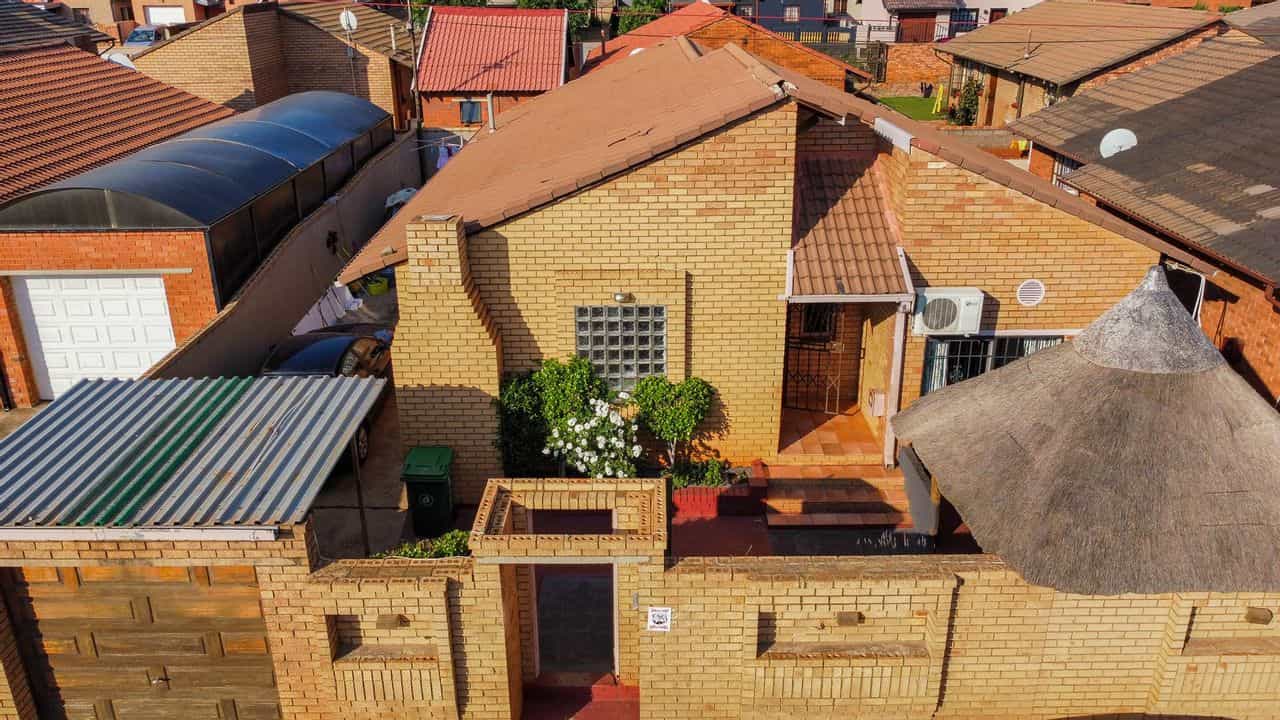 Condominium dans Soweto, Gauteng 11888799