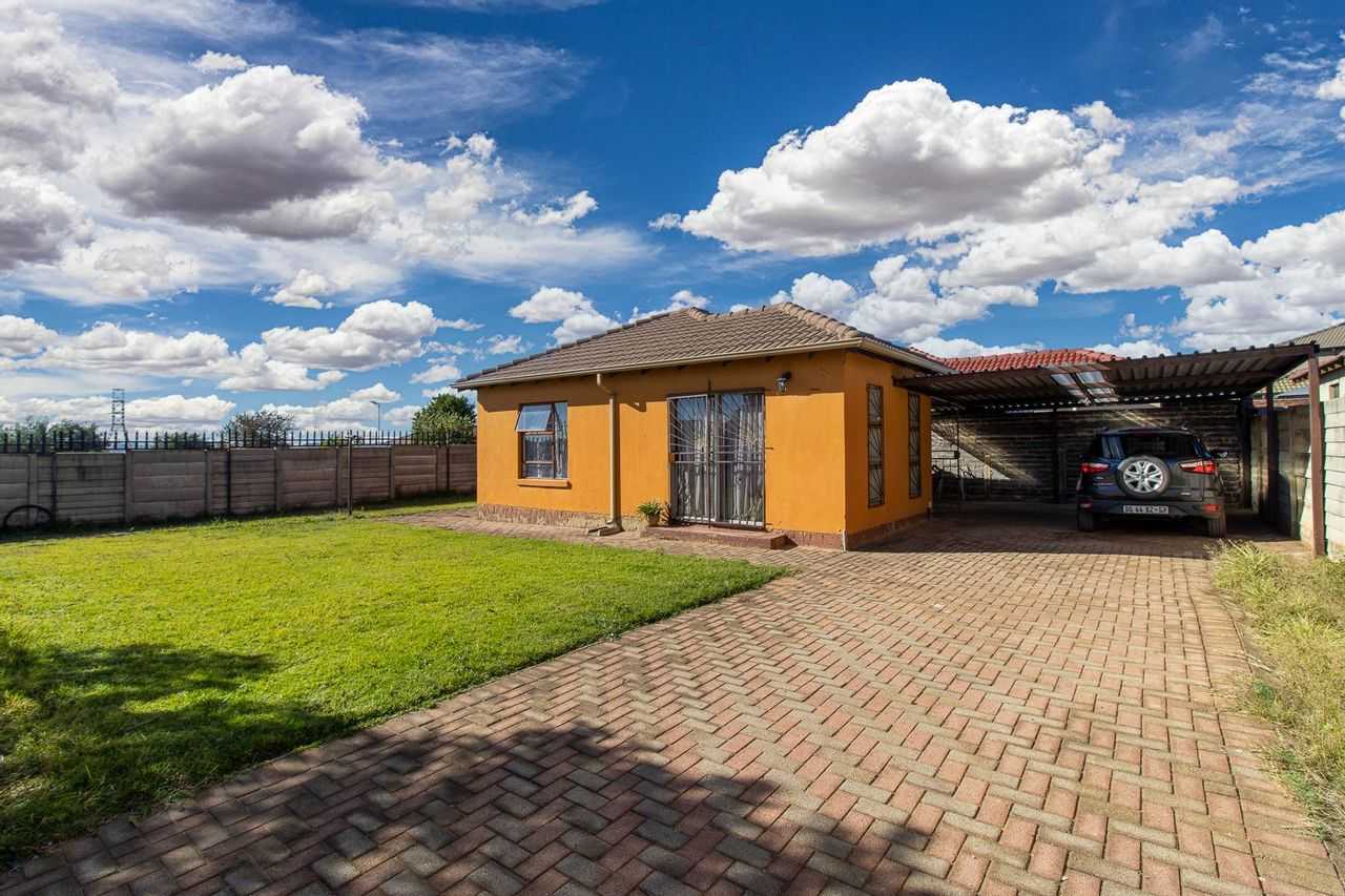 Eigentumswohnung im Roodepoort, Gauteng 11888801
