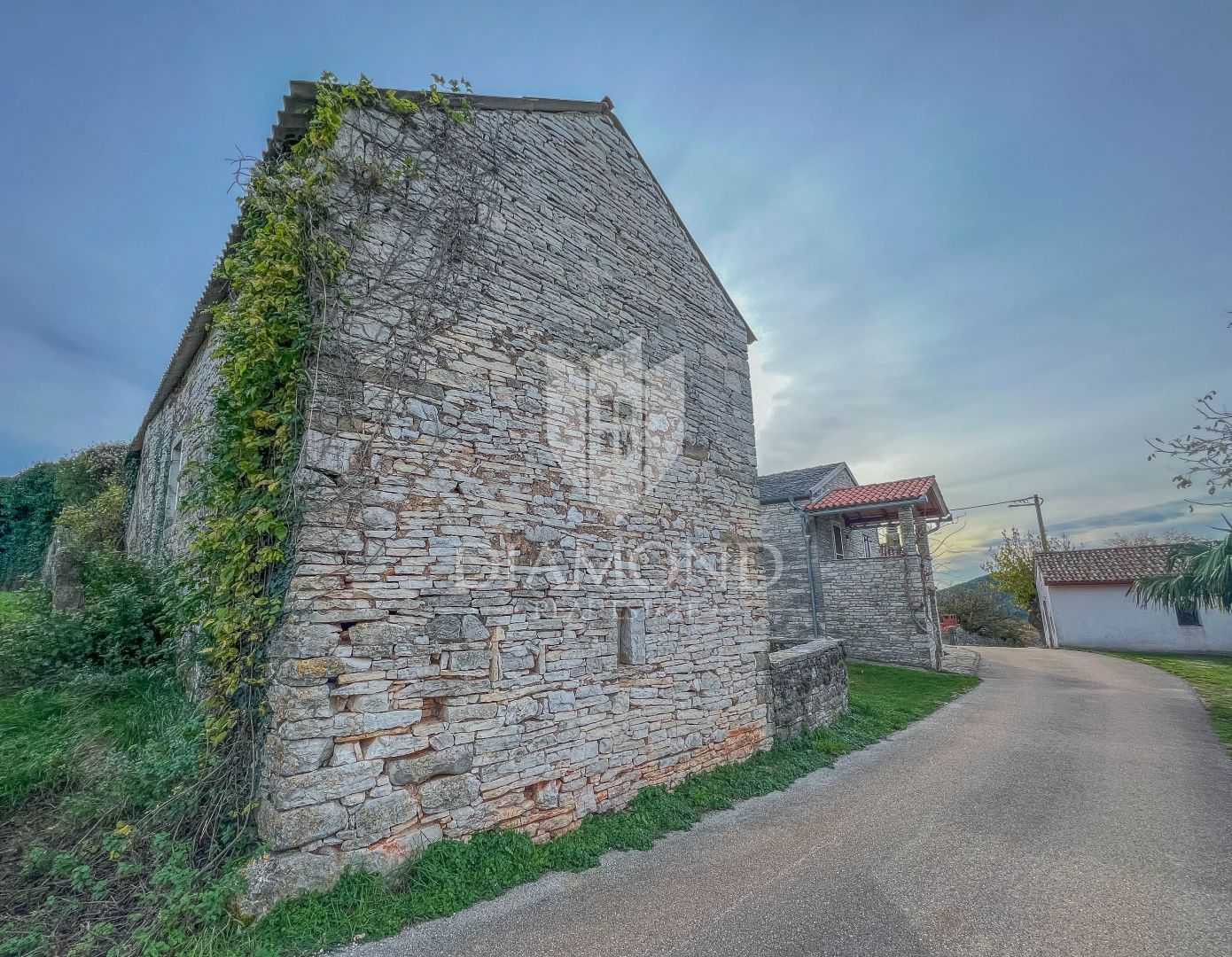 Dom w Oprtalj, Istria County 11889412