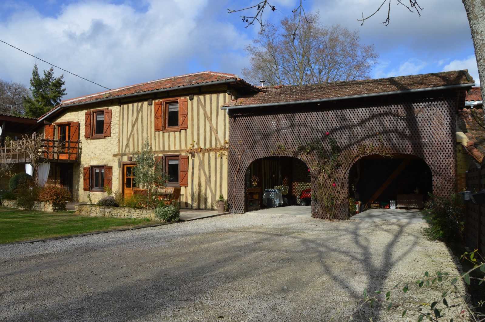 Hus i Castelnau-Magnoac, Occitanie 11889530