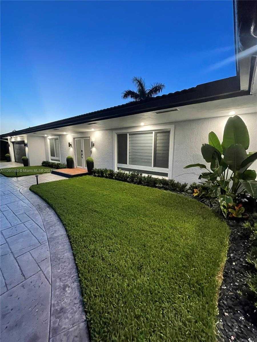 House in Hollywood, Florida 11890295