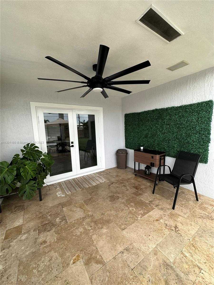 House in Hollywood, Florida 11890295