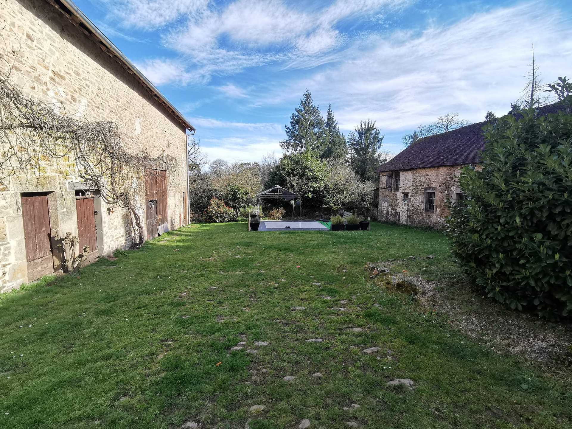 Casa nel Dompierre-les-Églises, Nouvelle-Aquitaine 11890395