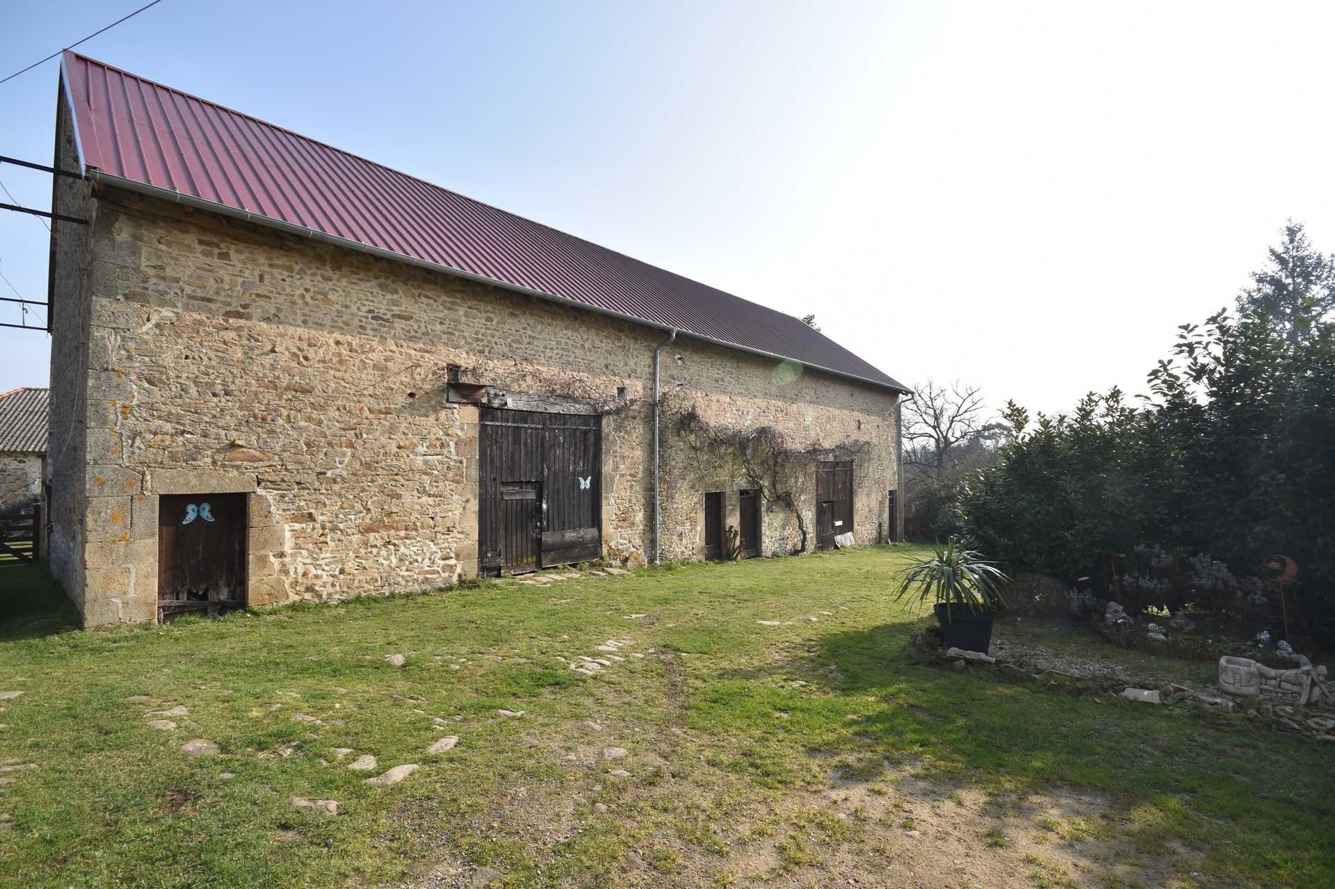 Hus i Dompierre-les-Églises, Nouvelle-Aquitaine 11890395