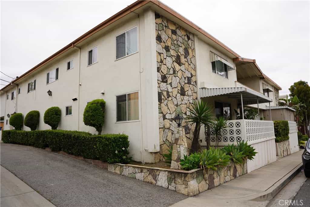 Condominium in Burbank, California 11890902