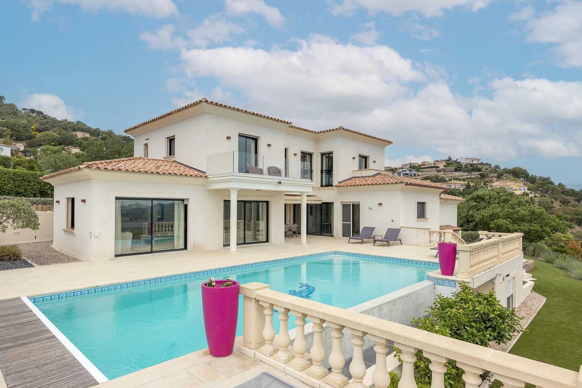 House in Mandelieu-la-Napoule, Provence-Alpes-Cote d'Azur 11890907