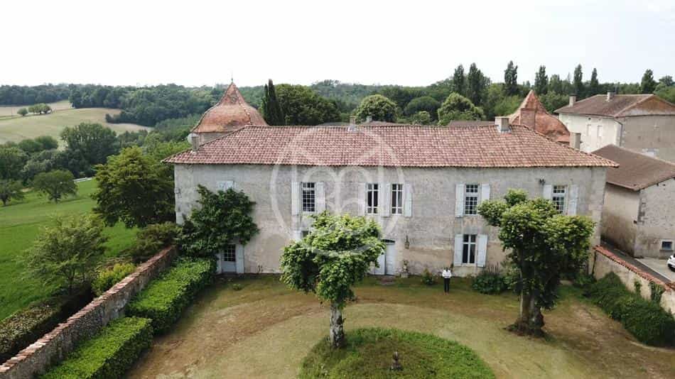 मकान में Riberac, Nouvelle-Aquitaine 11891011
