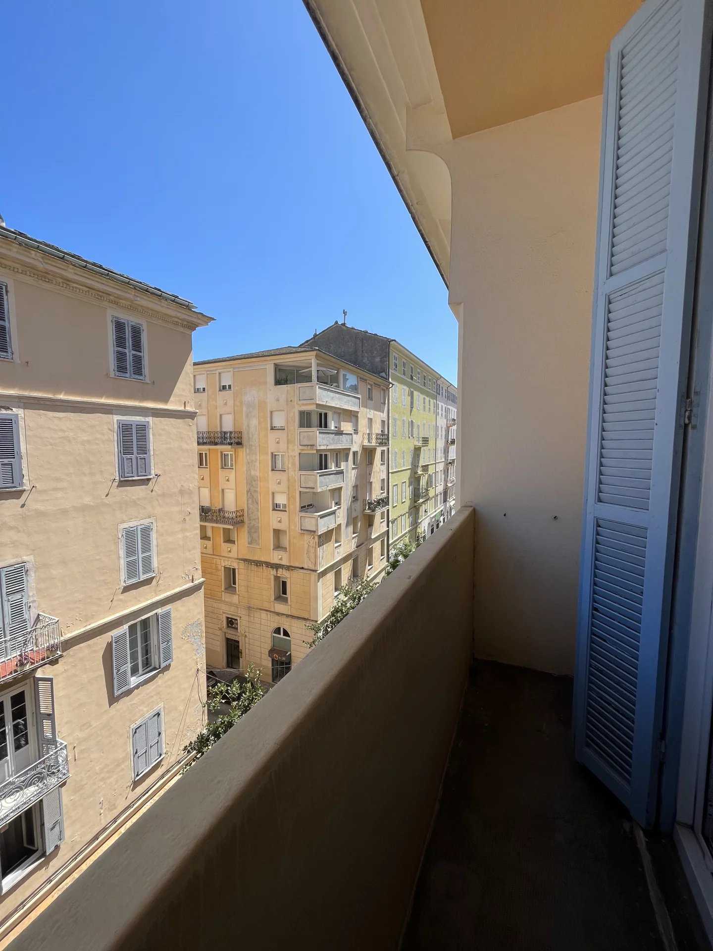 Condominium in Bastia, Haute-Corse 11891125