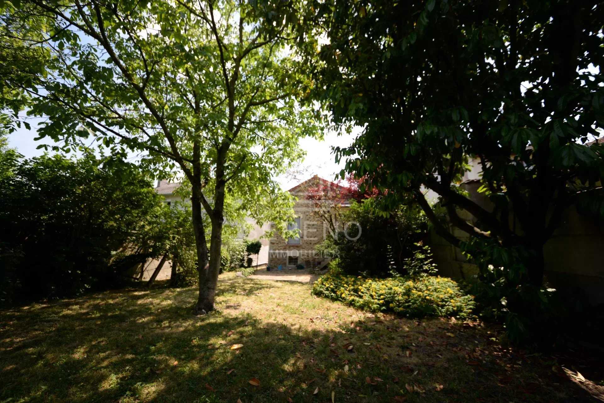 House in Rosny-sous-Bois, Seine-Saint-Denis 11891128