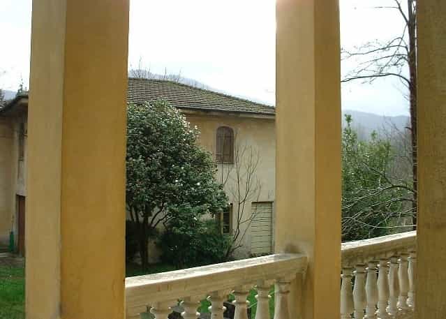 σπίτι σε Barga, Tuscany 11891788