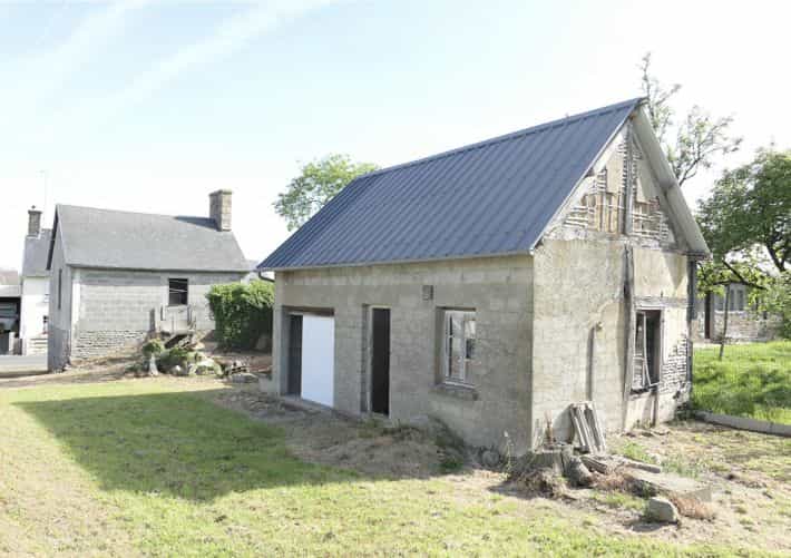 Dom w Juvigny les Vallées, Normandie 11892011