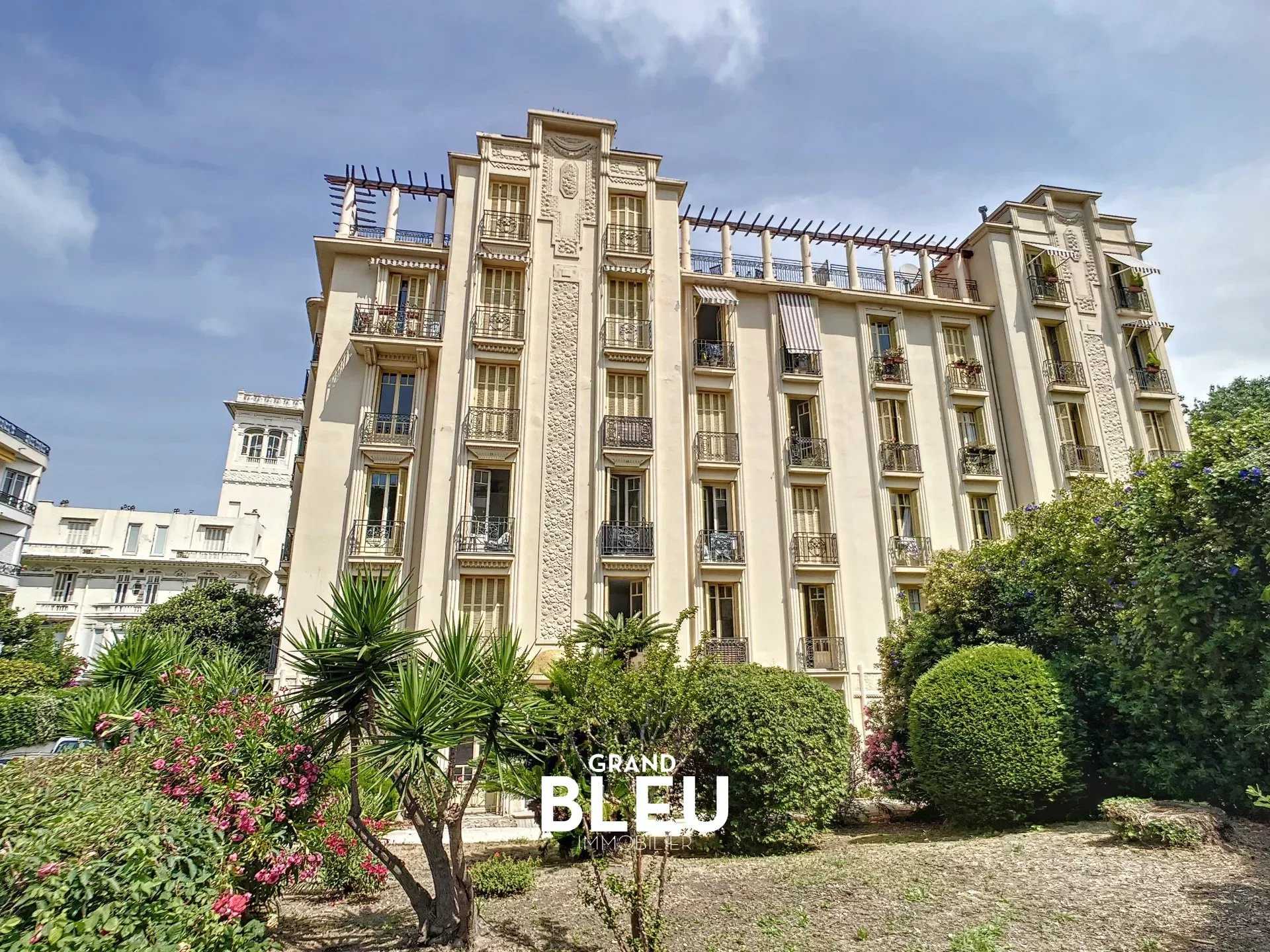 Condominium in Nice, Provence-Alpes-Cote d'Azur 11897031