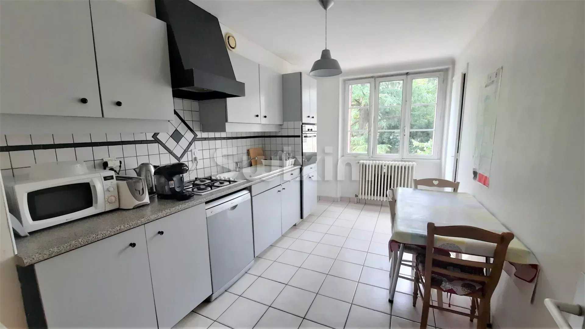 Condominium in Chambéry, Auvergne-Rhône-Alpes 11897049