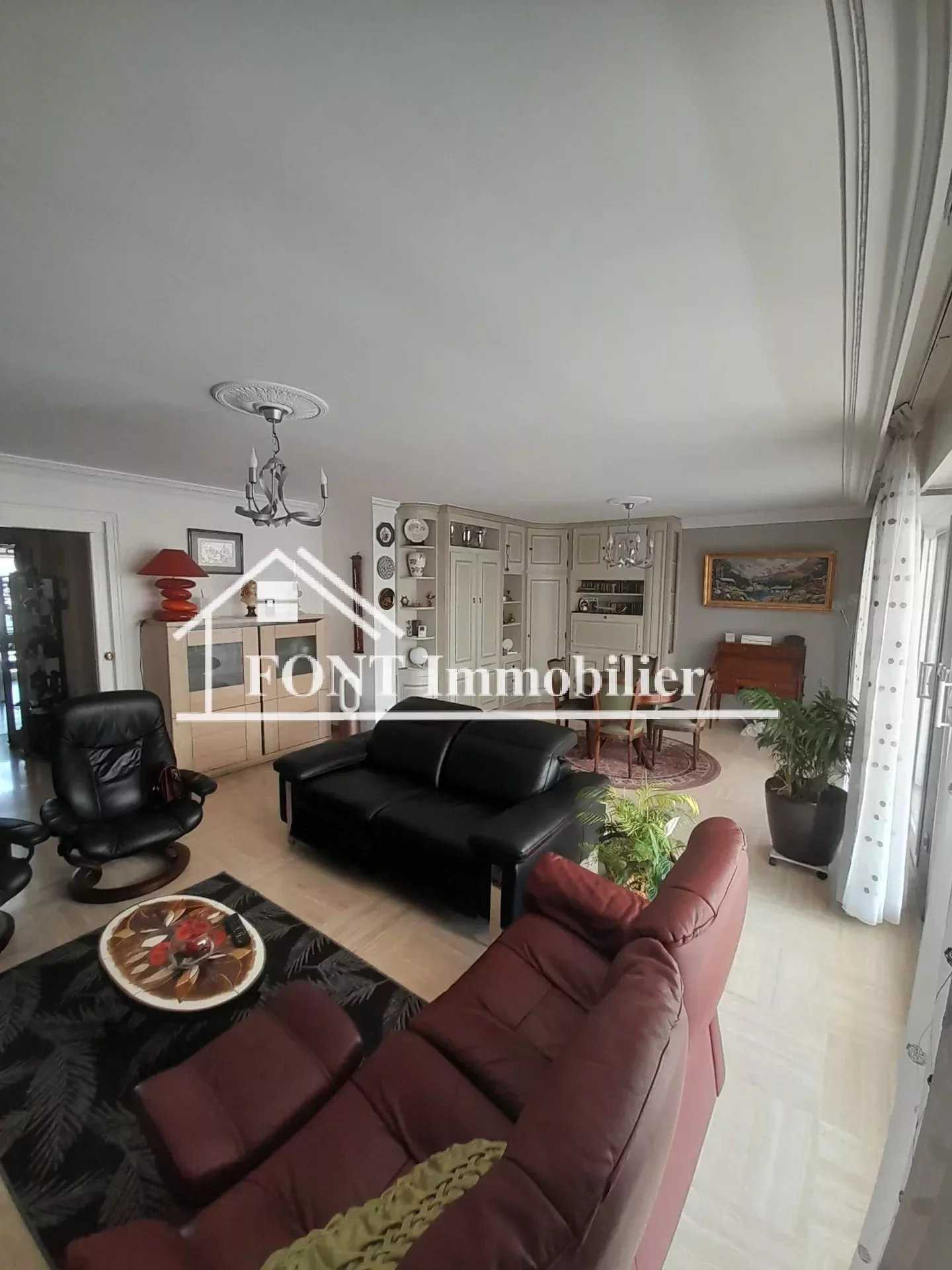 Condominium in Saint-Chamond, Auvergne-Rhone-Alpes 11897053