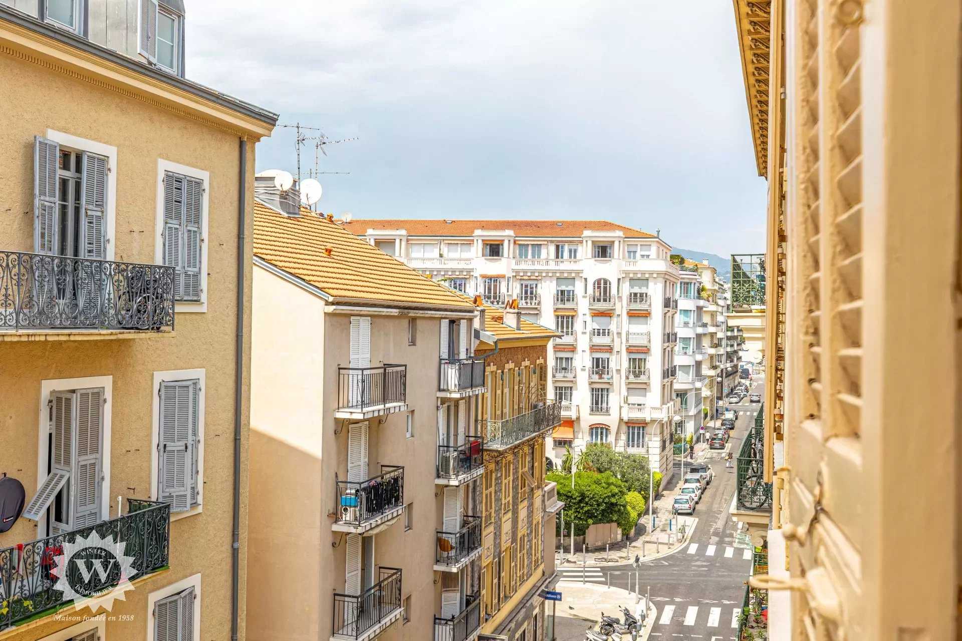 Condominium in Nice, Provence-Alpes-Cote d'Azur 11897055