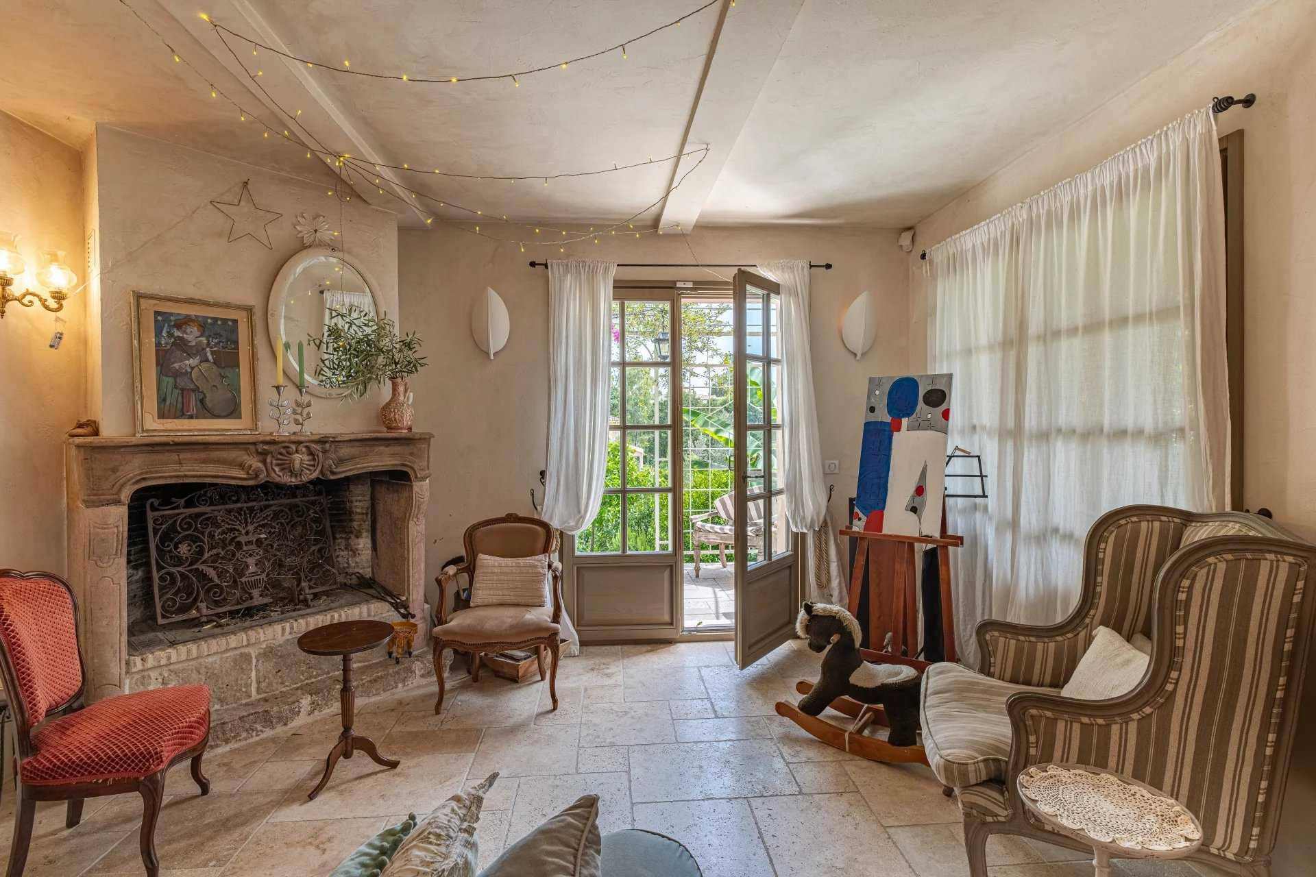 公寓 在 Saint-Paul-de-Vence, Provence-Alpes-Cote d'Azur 11897057