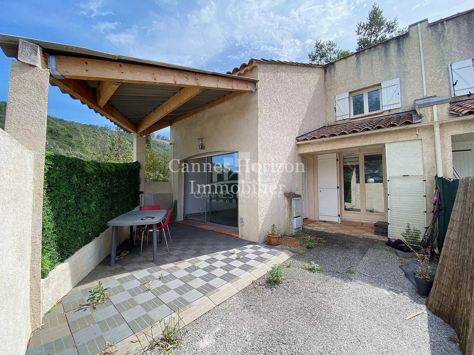 Mehrere Häuser im Saint-Remy-de-Provence, Provence-Alpes-Cote d'Azur 11897094