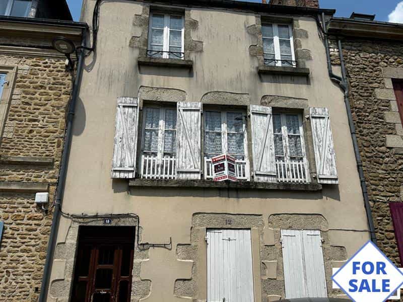 Condominium in Saint-Germain-du-Corbeis, Normandie 11898390