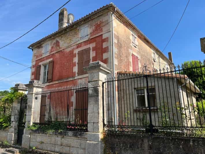 Condominium in Mansle, Nouvelle-Aquitaine 11901025