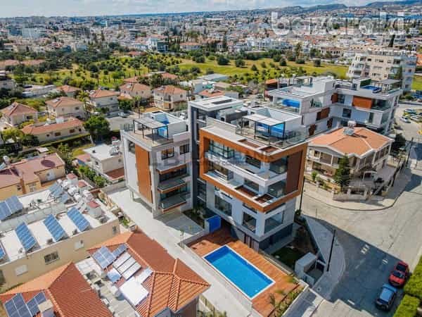 Condominium in Limassol, Lemesos 11902209