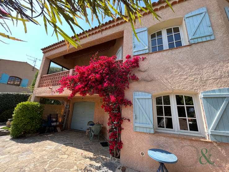 House in Bormes-les-Mimosas, Provence-Alpes-Cote d'Azur 11904634