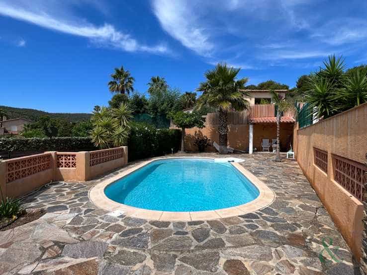 House in Bormes-les-Mimosas, Provence-Alpes-Cote d'Azur 11904634