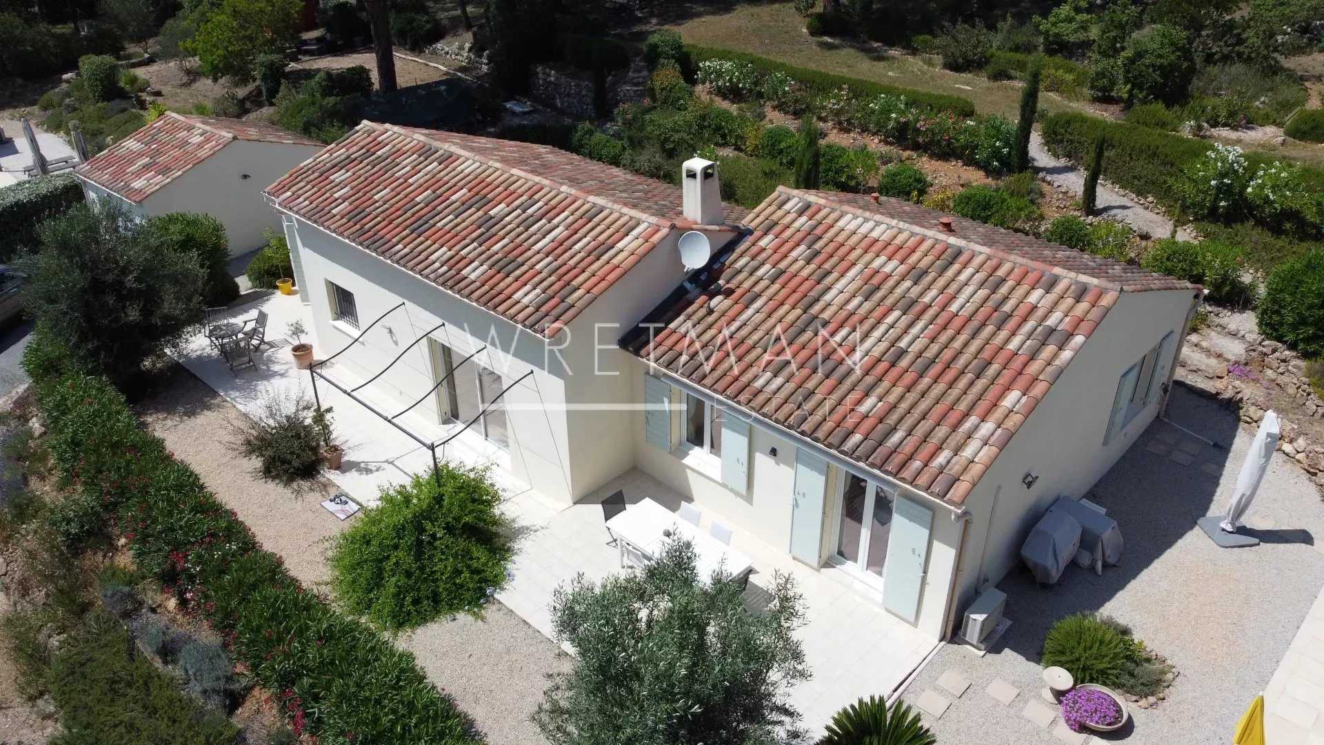 Hus i Bagnols-en-Foret, Provence-Alpes-Cote d'Azur 11907069