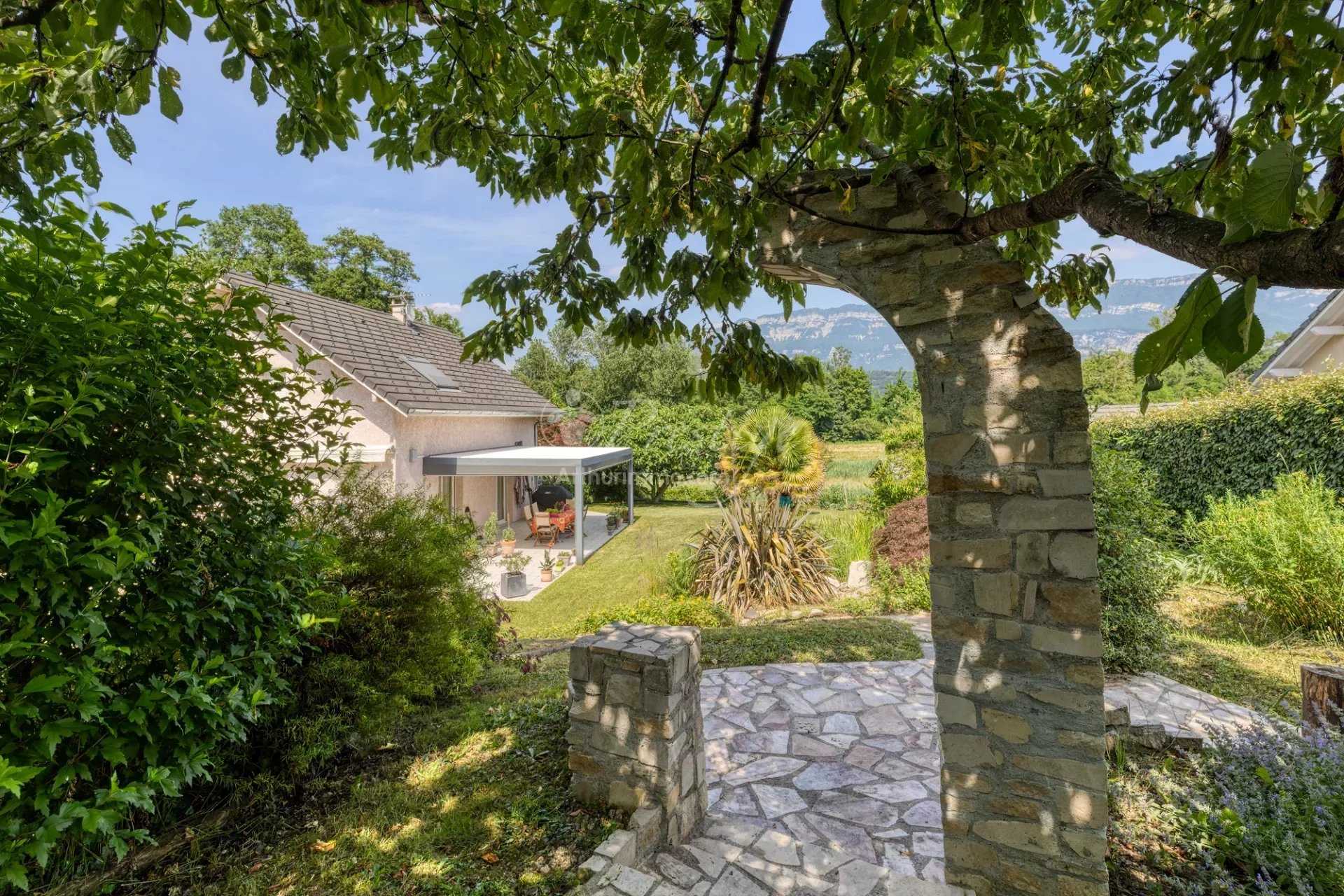 House in Le Bourget-du-Lac, Auvergne-Rhone-Alpes 11907095