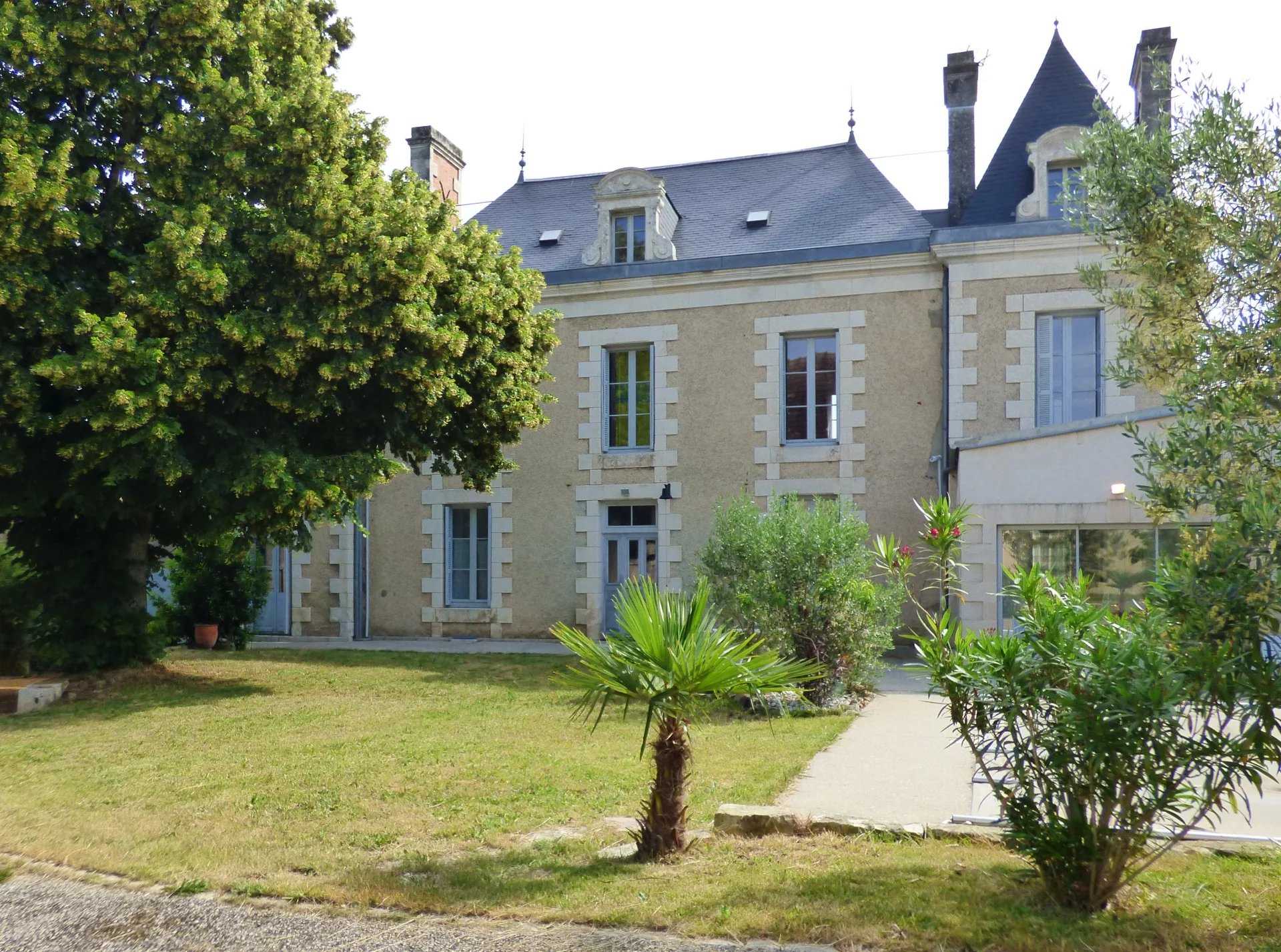 بيت في Vouille, Nouvelle-Aquitaine 11907101